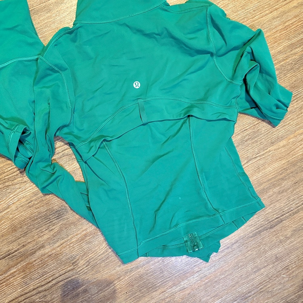Green Lululemon matching Jacket and shorts